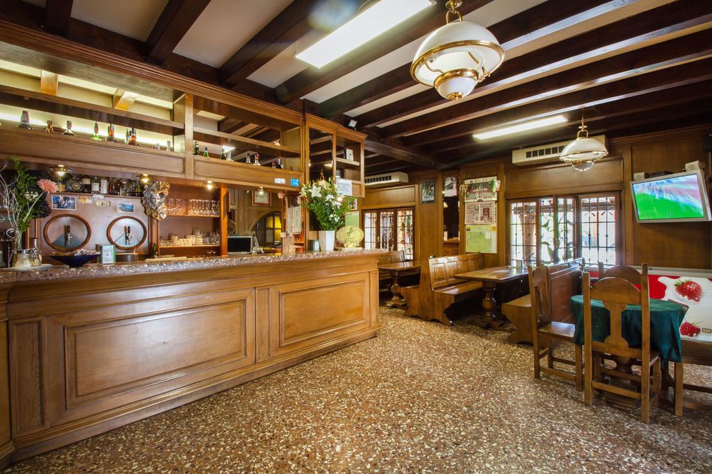 Albergo Ristorante Da Felice Loria Екстериор снимка