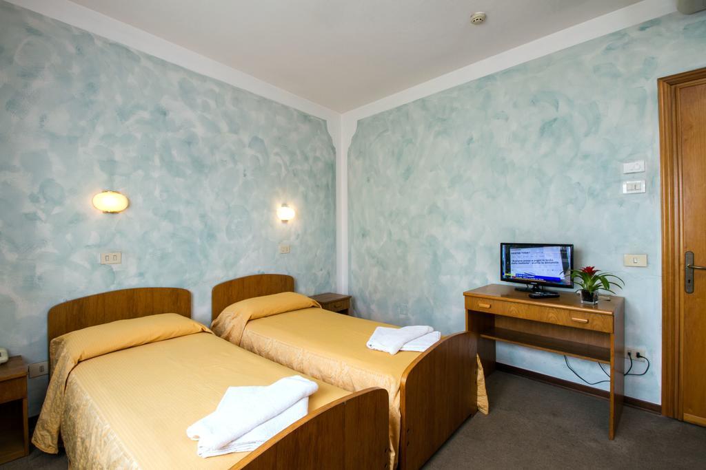 Albergo Ristorante Da Felice Loria Екстериор снимка