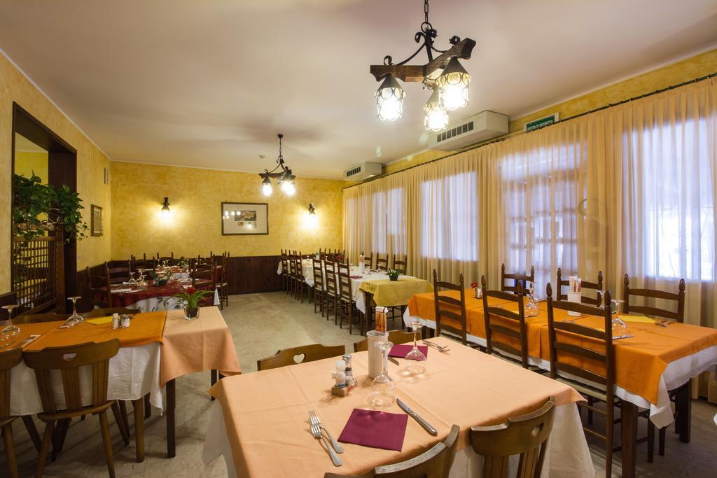 Albergo Ristorante Da Felice Loria Екстериор снимка